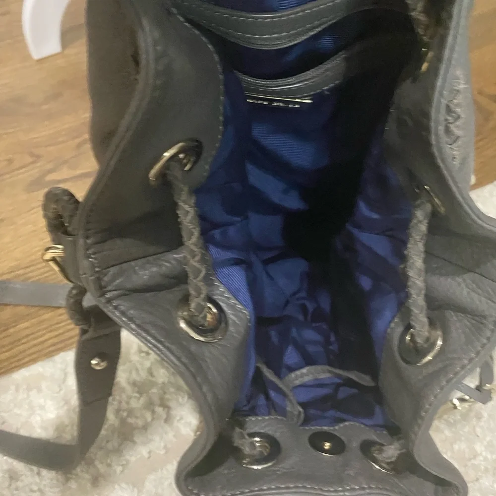 Charles David Studded Gray Shoulder Bag - Picture 3 of 3